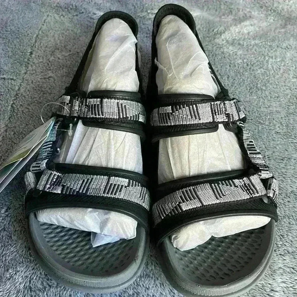 Baretraps Newlynn Sport Sandals in Black Size 6 NWT - Picture 2 of 7